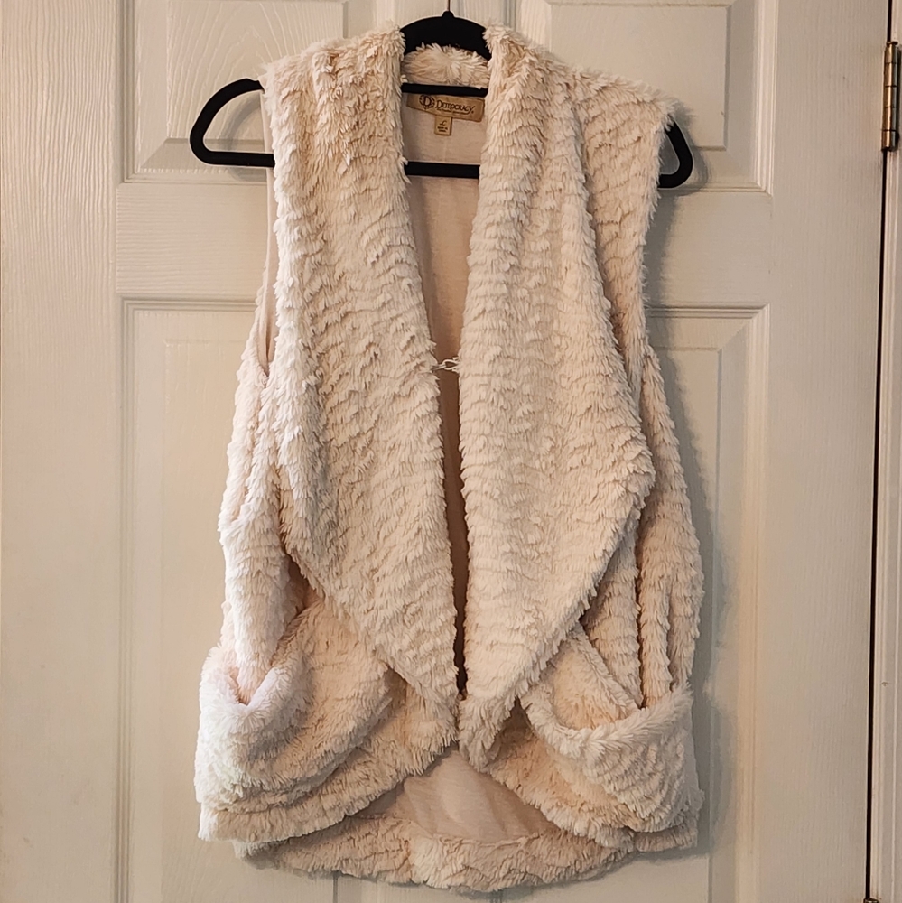 DEMOCRACY faux soft fur vest pockets cream ivory L